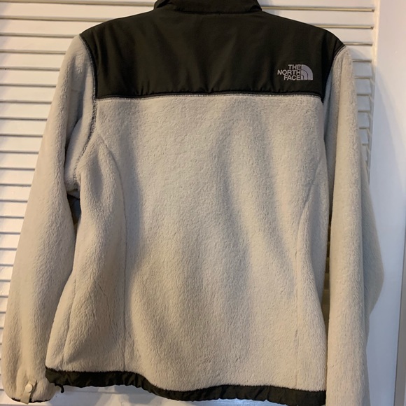 Women’s north face Denali luxe jacket  - small - Picture 3 of 4